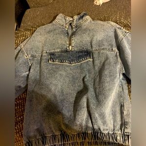 Pullover Denim jacket like new ( front pocket is for show)